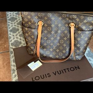 Authentic Louis Vuitton MM monogram